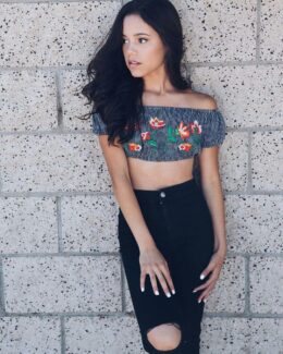 Jenna Ortega Wallpaper - EnWallpaper