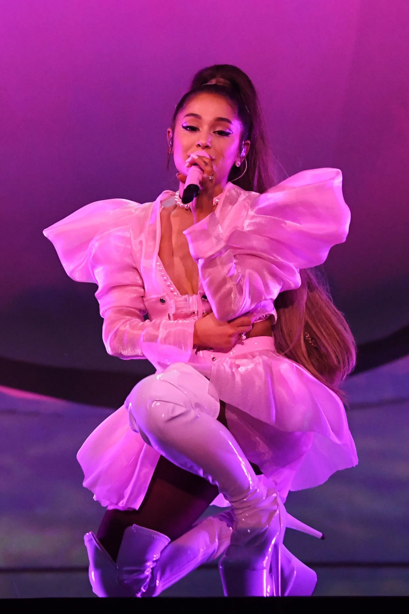 Background Ariana Grande Wallpaper