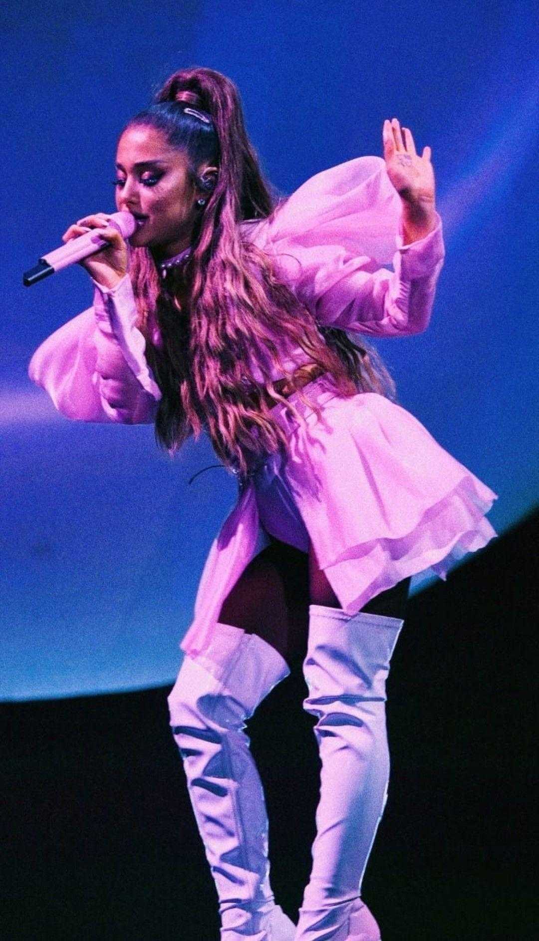 Background Ariana Grande Wallpaper