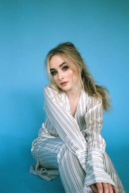 Background Sabrina Carpenter Wallpaper