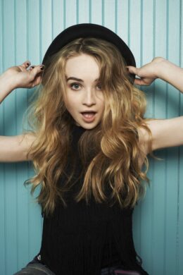 Background Sabrina Carpenter Wallpaper