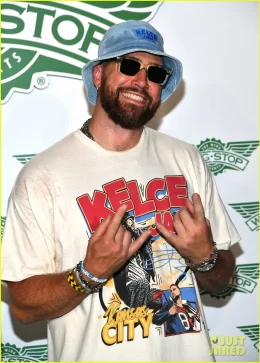 Background Travis Kelce Wallpaper