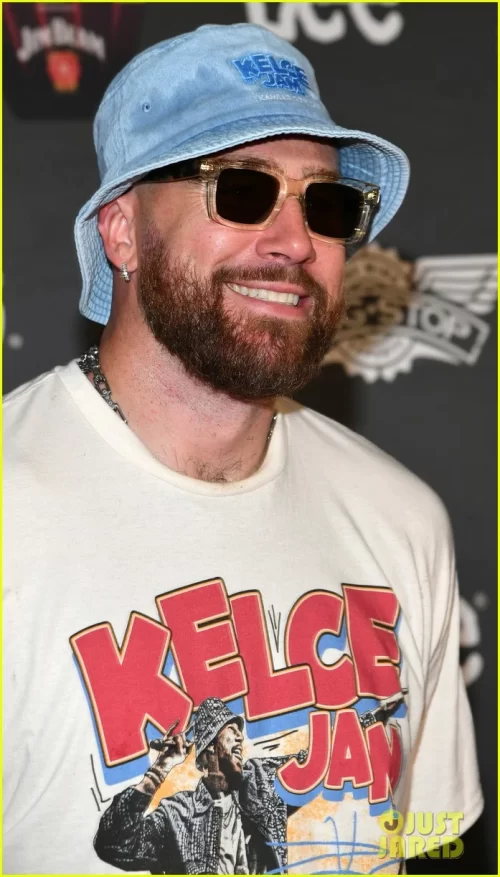 Background Travis Kelce Wallpaper