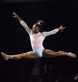 Background Simone Biles Wallpaper