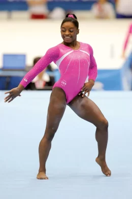 Background Simone Biles Wallpaper