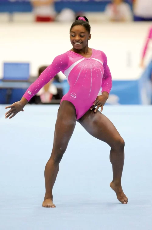 Background Simone Biles Wallpaper