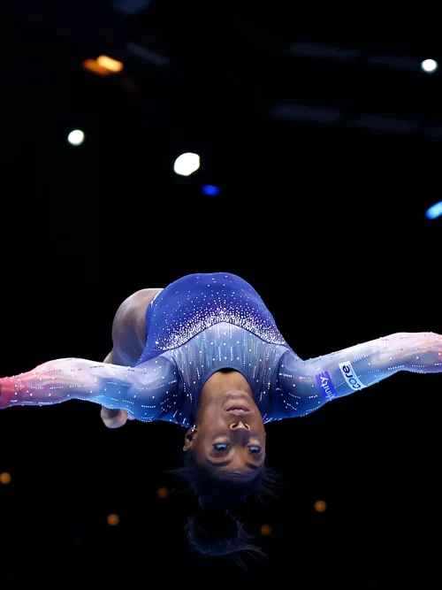 Background Simone Biles Wallpaper