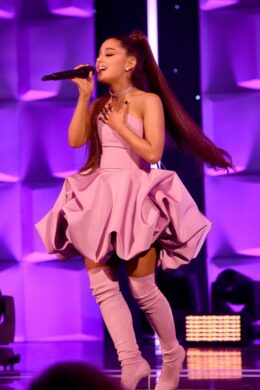 Background Ariana Grande Wallpaper